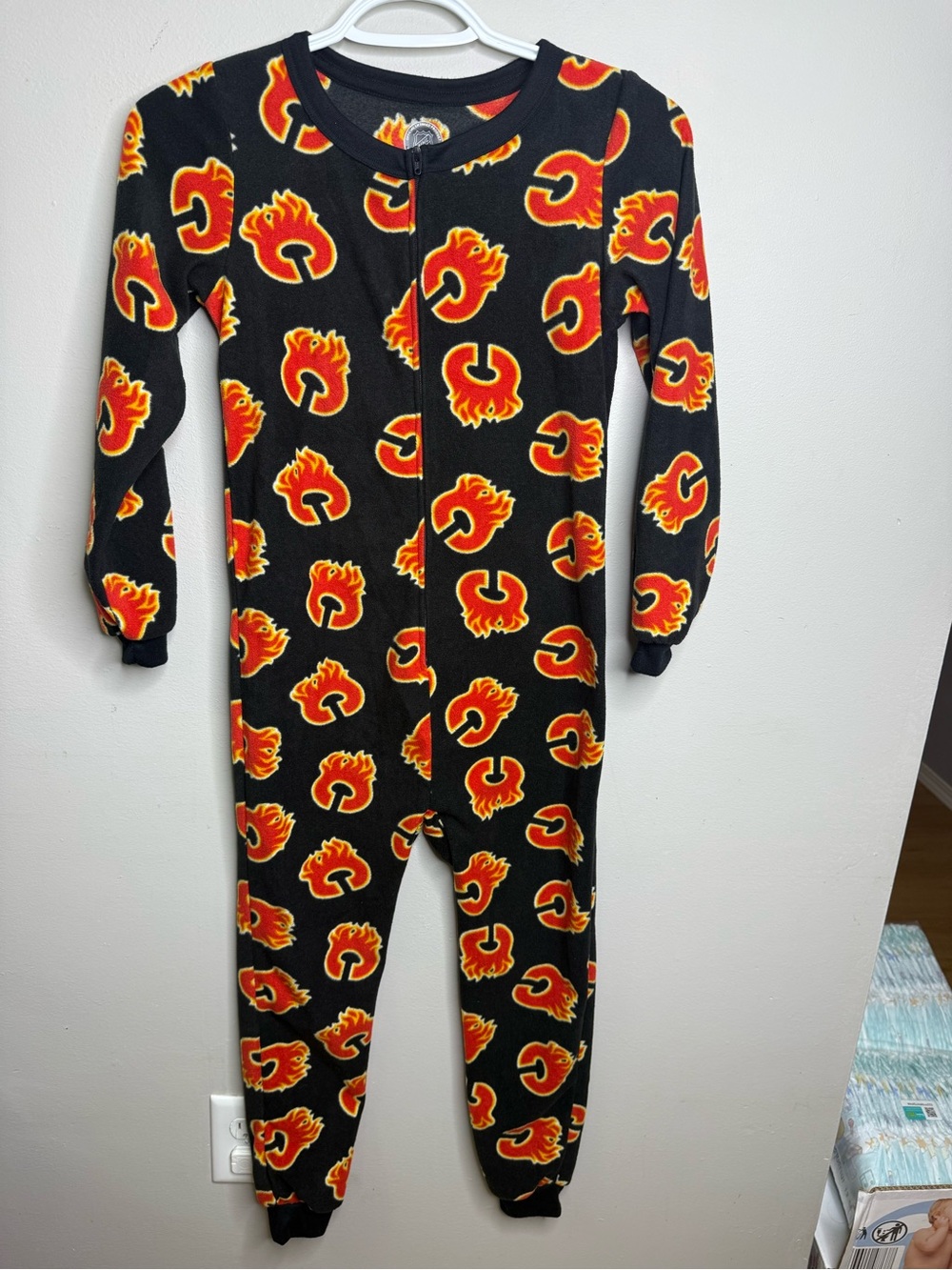 Kids Black NHL Calgary Flames Print One-Piece Pajama Medium (7/8)